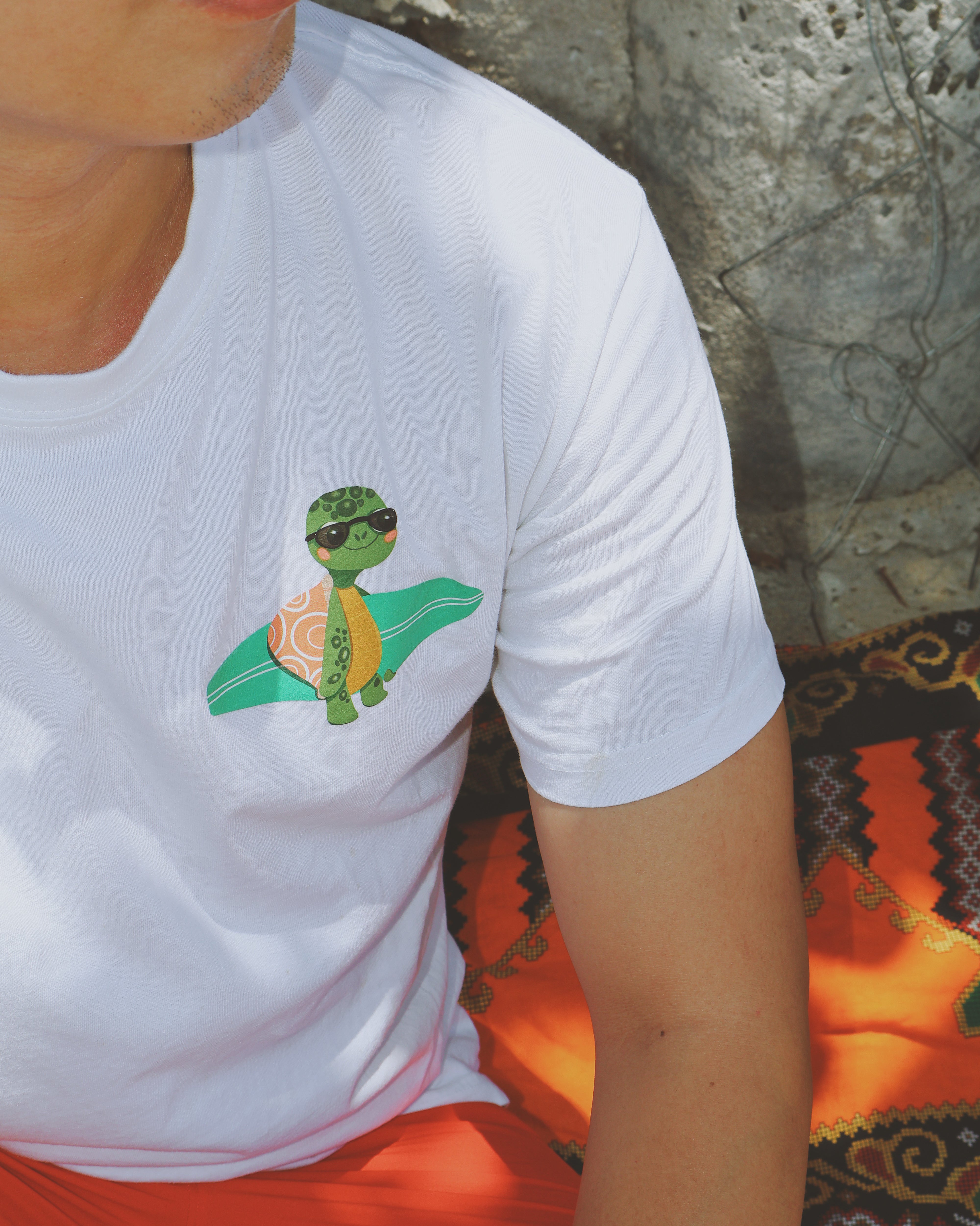 Statement Tee – Catch Waves, Not Feelings