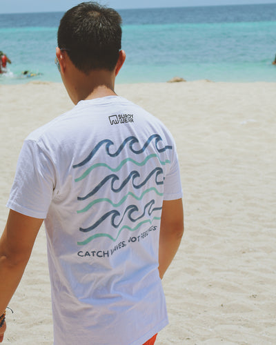 Statement Tee – Catch Waves, Not Feelings