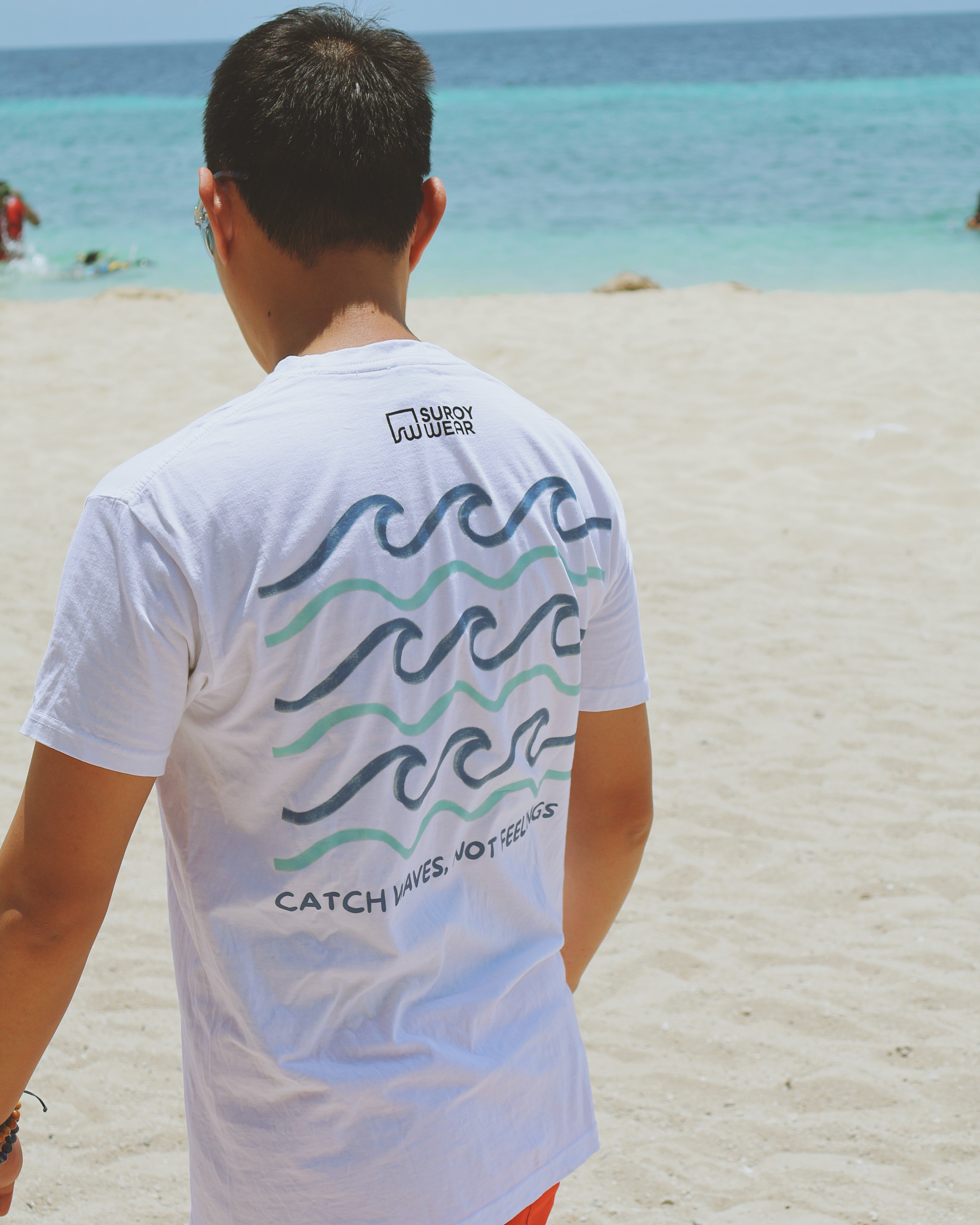 Statement Tee – Catch Waves, Not Feelings