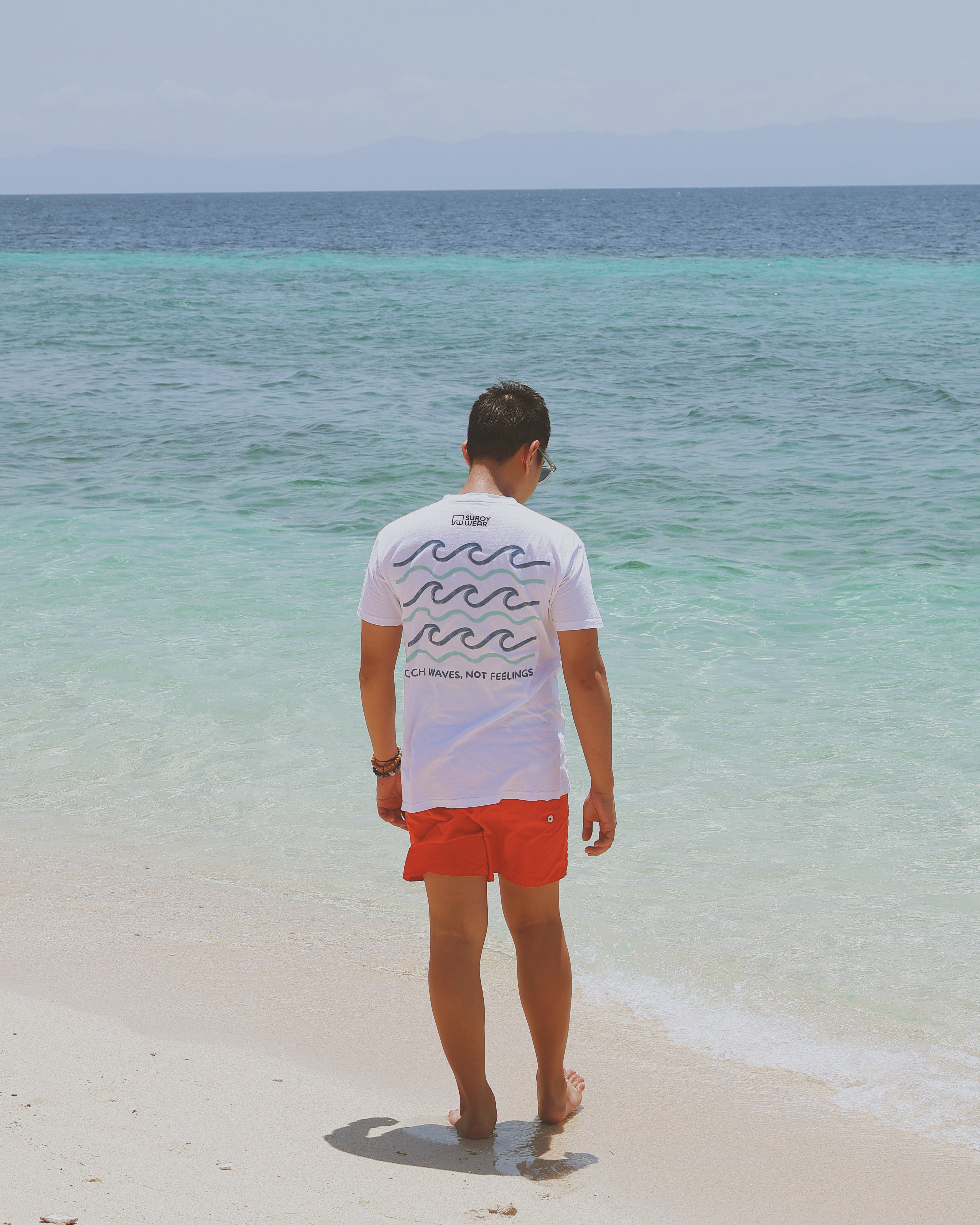 Statement Tee – Catch Waves, Not Feelings